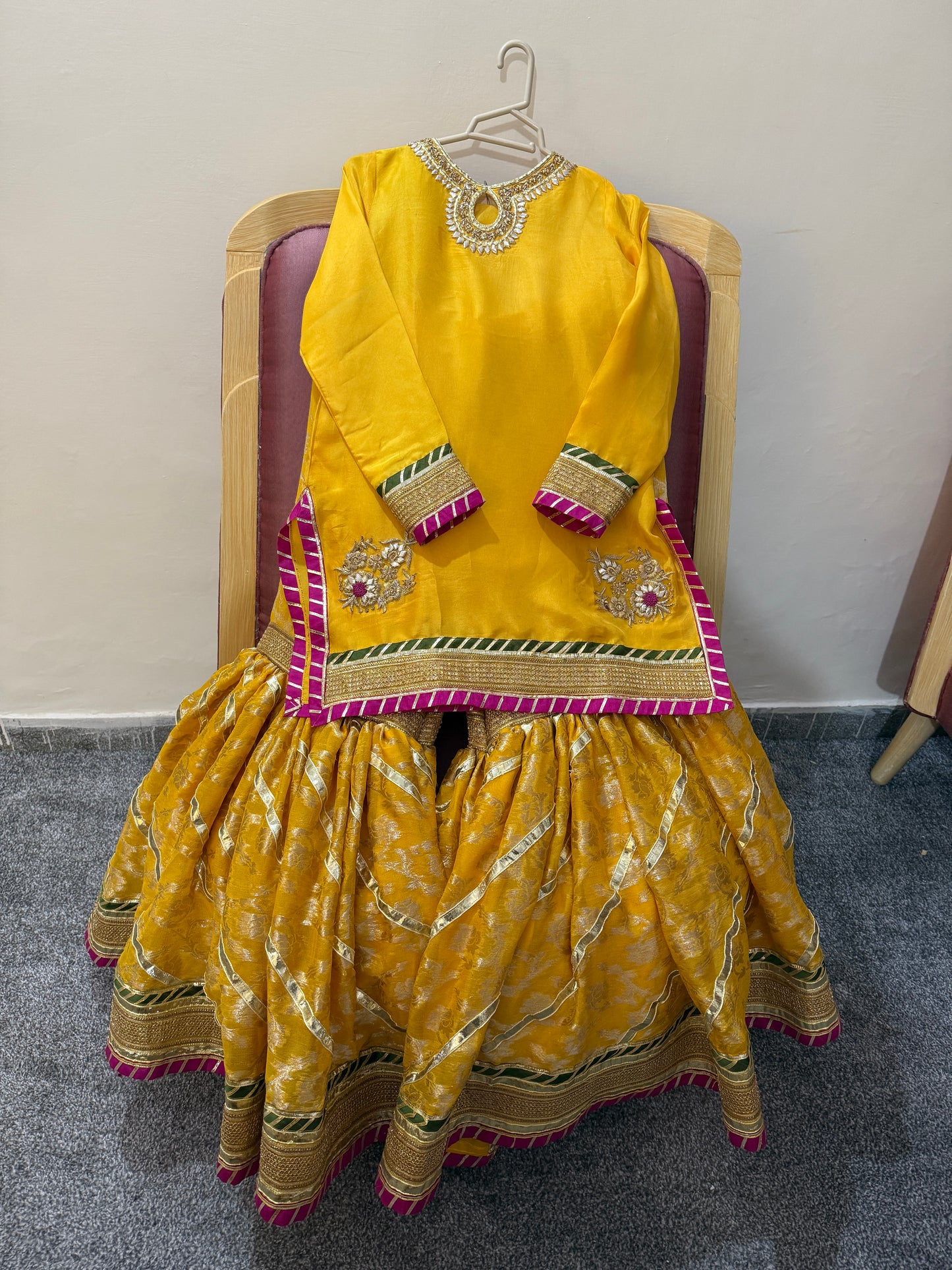 Rang-e-Mayoun