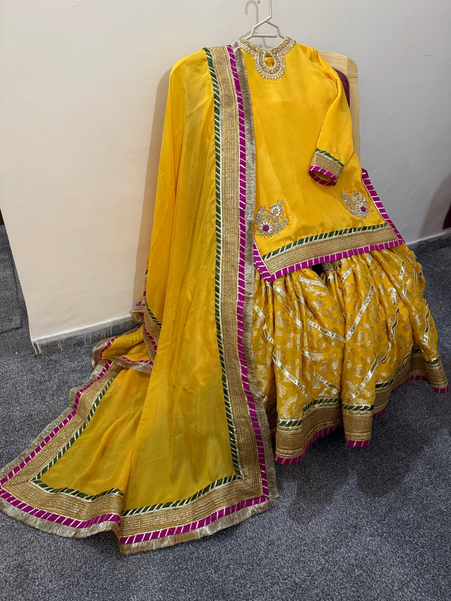 Rang-e-Mayoun