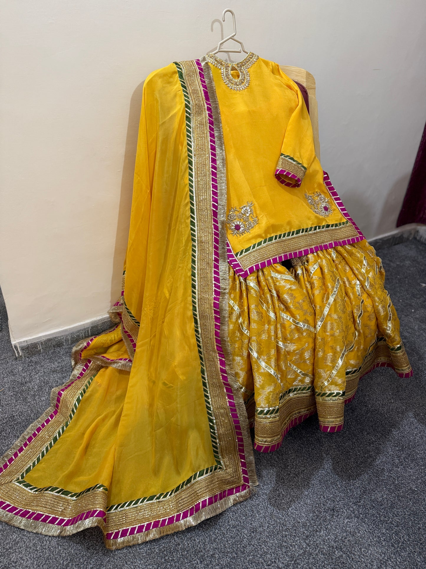 Rang-e-Mayoun