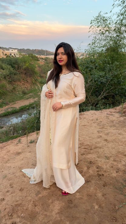 Ivory Kamdani/Mukesh