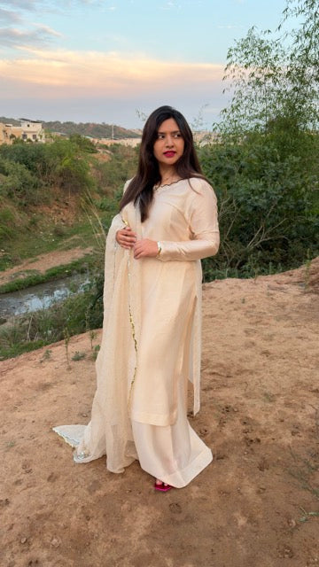 Ivory Kamdani/Mukesh