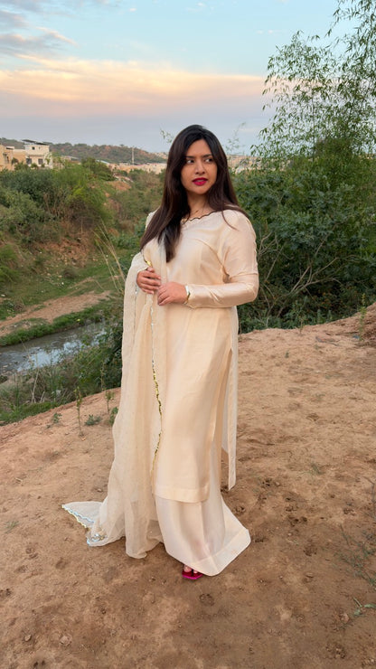 Ivory Kamdani/Mukesh