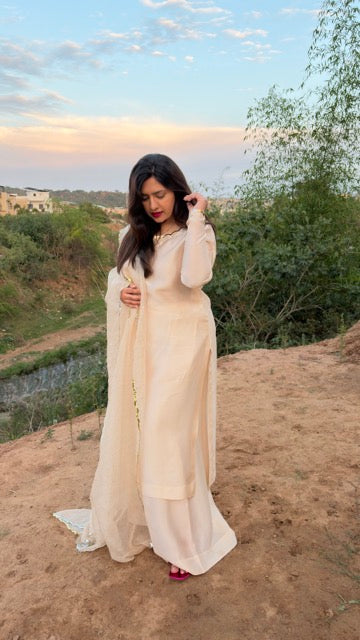 Ivory Kamdani/Mukesh