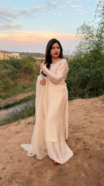 Ivory Kamdani/Mukesh