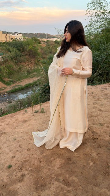 Ivory Kamdani/Mukesh