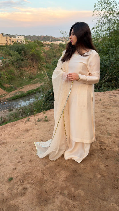 Ivory Kamdani/Mukesh